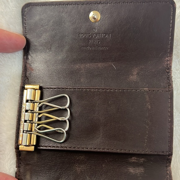 Authentic Louis Vuitton Vernis Four Ring Key Holder In Box - Picture 9 of 12